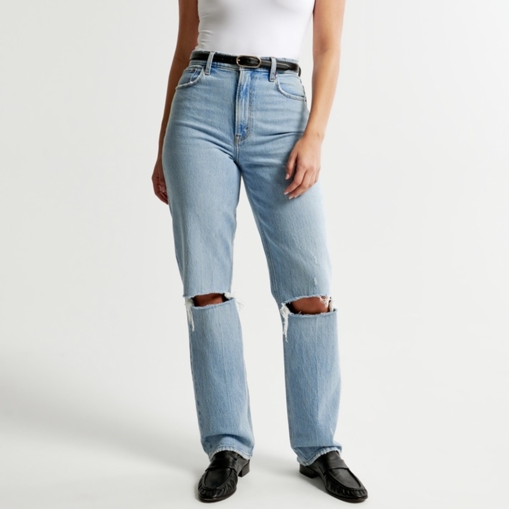 Abercrombie & Fitch Sky Blue 90s Relaxed Curve Love Jeans (size 34/18)
